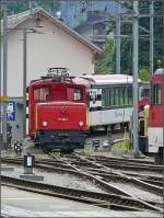 Im Bahnhof von Meiringen war am 01.08.08 die E-Lok 171 203-3 mit zwei ZB Wagen auf einem Nebengleis abgestellt.