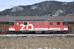 Der De 110 005-6, dem schon einige Teile entnommen worden sind, steht am 24. Januar 2010 im Werkstattareal Meiringen (aufgenommen von einer Wiese ausserhalb des Bahnareals).