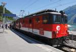 De 110 003-1 der Zentralbahn ist mit ihrem IR in Richtung Interlaken-Ost leicht versptet. Brienz, 09. Aug. 2010, 14:41