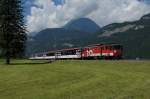 De 110 022-1 nhert sich am 10.8.12 mit dem IR 2223 Meiringen.