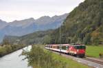 De 110 021 mit IR2223 am 25.09.2012 zwischen Brienzwiler und Meiringen bei Hirsi