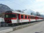 zb - Steurwagen ABt 905-9 mit 2 weiteren 2 Kl. Personenwagen abgestellt in der ex.Haltestelle des MIB/KWO in Meiringen am 23.03.2013