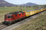 Die Re 430 350-9, ehemals SOB Re 4/4 III 41, mit dem Mittagspostzug Härkingen - Genf bei Niederbipp am 6. März 2019.
Foto: Walter Ruetsch