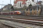 Der SOB Traverso RABe 526 105 /205 fährt als Panorama - Express von Herisau her kommend in den Bahnhof St.