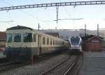 Ein Flirt Triebwagen und ein BDe 576 im Bahnhof Biberbrugg.