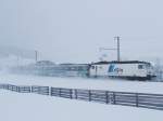 Voralpenexpress mit der Werbelok Re 456 095-9  Lista  am 13.2.05 bei Rothenturm