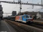 Re 446 017-6 am 8.4.2010 in Zrich-Altstetten mit der Zusatz S-Bahn S 18051 ''Gipfeli-Express'' nach Einsiedeln.