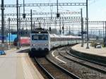 SOB - Voralpenexpress bei der einfahrt in den Bahnhof von Romanshorn mit der Lok Re 4/4 456 091-8 am 02.04.2011