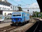 SOB - Re 4/4  456 143 bei der Durchfahrt im Bahnhof Wdenswil am 10.06.2011