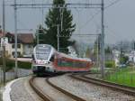 SOB - Triebzug  RABe 526 043-5 unterwegs in Samstagern am 05.04.2014