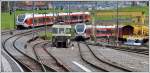 S40 8749 mit 526 062-3begegnet in Samstagern dem BDe 4/4 058 und dem 526 043-5.(13.11.2014)