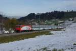 Re 446 016-8 verlässt am 09.11.2014 mit dem VAE 2416 Biberbrugg in Richtung Luzern.