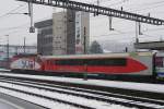 SOB: VORALPENEXPRESS mit der Re 446 (ex SBB Re 4/4 IV) im SOB-Desing von 2002 und dem A  BODAN  an der Zugsspitze bei einem Zwischenhalt in Arth-Goldau am 17.