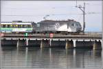 VAE 2570 mit schiebender SOB 446 am Zugschluss auf dem Damm von Rapperswil (10.09.2015)