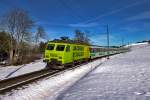 Re 446 018  Akademie St.Gallen  fährt zusammen mit der Schublokomotive Re 446 017 mit dem Voralpenexpress in Altmatt vorüber.Bild vom 24.11.2015