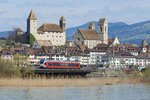 RABe 526 047-6 nimmt am 10.04.2016 die Reise Richtung Einsiedeln unter die Räder (Rapperswil, 10.04.2016).