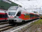 SOB - Triebzug RABe 526 047-6 bei der einfahrt im Bahnhof von Samstagern am 26.06.2016