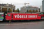 Lokportrait von SOB Re 456 094-2  VÖGELE SHOES , als diese am 15.10.2016 mit ihrem VAE  Voralpen-Express  (St.Gallen - Luzern) und der SOB Re 456 093-4  Rhomberg Sersa  in den Zielbahnhof