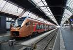 Am 04.04.2022 steht der SOB-Traverso RABe 526 122 im Zürcher Hauptbahnhof abfahrbereit nach Locarno