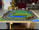SOB - Modell aus Lego / Klickbausteinen, Kleine Fahrstrecke mit einem Silbrigen RABe 526 und einem Goldenen RABe 526 TAVERSO ausgestellt in der SOB Werkstätte in Samstagern anlässlich Tag