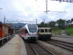 SOB 526 043 und ein weiterer Triebwagen in Biberbrugg am 09.09.2007.