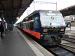 Die Re 456 092 der SOB steht mit dem Voralpenexpress abfahrbereit auf Gleis 2 in Romanshorn. 29.12.2009; 13:30