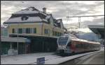 526 050-0 nach Wil hlt am Hausperron des stattlichen Bahnhofgebudes von Wattwil. (06.01.2011)