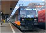 IR2414 VoralpenExpress mit Re 456 092 nach Luzern legt in Arth-Goldau einen Stop ein.