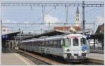 IR2422 VoralpenExpress nach Luzern kurz vor der Abfahrt in Romanshorn. (30.03.2011)