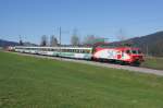 Re 446 018-4 erreicht am 9.4.11 Biberbrugg.