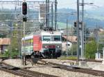 SOB - Einfahrender Voralpenexpress mit der Re 4/4 446 015-0 in Pfffikon/SZ am 26.08.2011