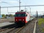 SOB / Voraplenexpress - Re 4/4 456 016-8 mit Voralpenexpress bei der einfahrt in den Bahnhof von Romanshorn am 27.04.2012