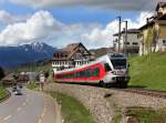 Der RABe 526 046 als S31 nach Biberbrugg am 23.04.2012 unterwegs bei Sattel.