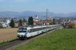 RBDe 561083-7 befindet sich am 29.03.2014 mit dem VAE 2418 bei Freienbach.