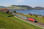 Re 446 015 mit einem VAE am 20.04.2014 bei Immensee.