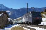 SOB: VORALPEN-EXPRESS mit Re 446 017-6 am Zugsschluss bei Steinerberg am 26.