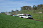 Der Voralpen-Express 2571 mit dem RBDe 561 083-7 an der Spitze erreicht am 10.04.2016 Freienbach.
