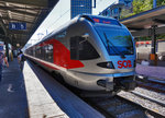SOB RABe 526 057-5  Gonzen , hält als S4 23462 (Sargans - St. Margrethen - St. Gallen - Uznach - Sargans), im Bahnhof St. Gallen.
Aufgenommen am 18.7.2016.