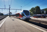 SOB RABe 526 053-4 fährt als S40 16930 (Rapperswil - Einsiedeln), in den Bahnhof Pfäffikon SZ ein.
Aufgenommen am 19.7.2016.