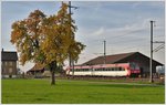 S 27 mit RBDe 566 072 in der March zwischen Schübelbach-Buttikon und Siebnen-Wangen. (24.10.2016)
