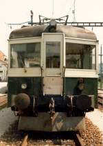 STB : Frontansicht des Tribwagen Be 4/4 107 der Sensetalbahn im Bahnhof von Laupen im Juli 1985