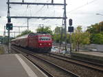 Eine typische SZU-Garnitur mit 2 Doppelstockwagen und einstöckigen Wagen (incl.Steuerwagen) erreicht die Station Zürich-Wiedikon.