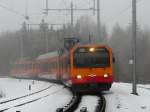 SZU - Einfahrender Zug mit Triebwagen Be 4/4 556 527-0 auf dem Uetliberg am 01.01.2011 ..