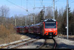 SZU - Triebzüge Be 552 016-7 + 552 511-8 kurz vor dem erreichen des Endpunktes der Linie auf dem Uetliberg am 13.03.2022