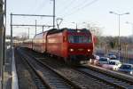 SZU Re 456 544-6 fhrt als S4 Richtung Zrich HB. Saalsporthalle, 9.2.08.