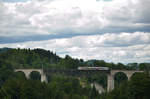 Ein RABe 526 (Stadler GTW) fährt über den Sitterviadukt zwischen St. Gallen und Herisau.
Foto aufgenommen am 1.7.17