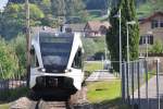 SALENSTEIN (Kanton Thurgau), 22.09.2011, 742-2 als S8 nach Schaffhausen bei der Ausfahrt aus dem Bahnhof Mannenbach-Salenstein