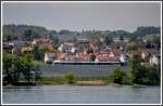 Ein Thurbo GTW zwischen Romanshorn und Kreuzlingen, aufgenommen von einem Bodenseeschiff.