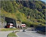 Hier nun der zweite, bei Bild ID 1044792 erwähnte kurze Tunnel kurz vor Bovernier mit dem TMR Regionalzug 26115 von Le Chable nach Martigny.