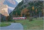Der TMR Region Alps RABe 525 040 ist von Martigny nach Le Châble unterwegs und erreicht in Kürze den Bedarfshalt Etiez.